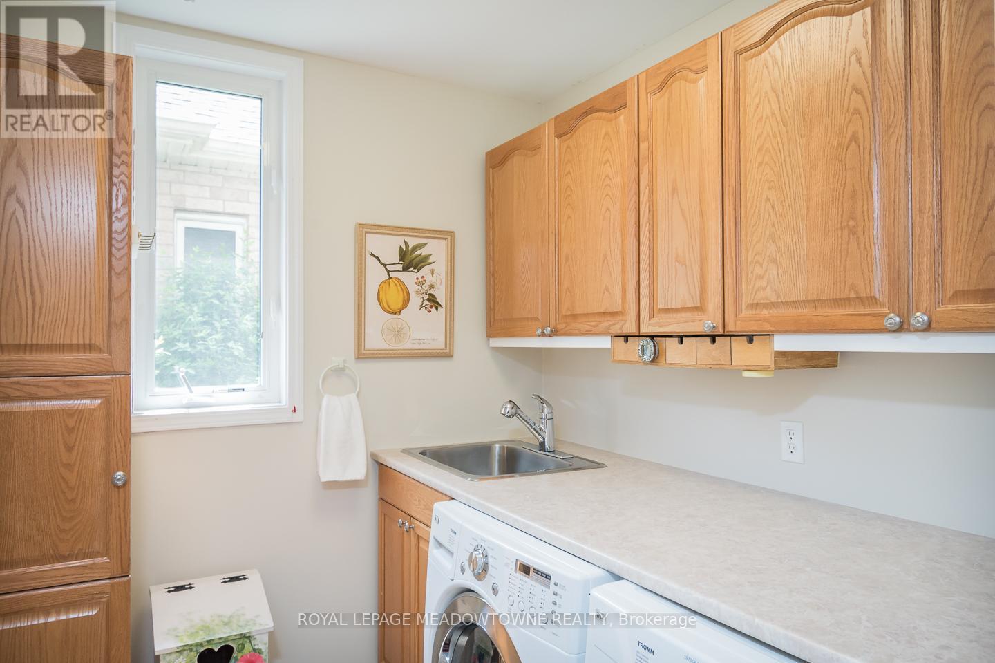 












1022 DONNELLY STREET

,
Milton,




Ontario
L9T0A2

