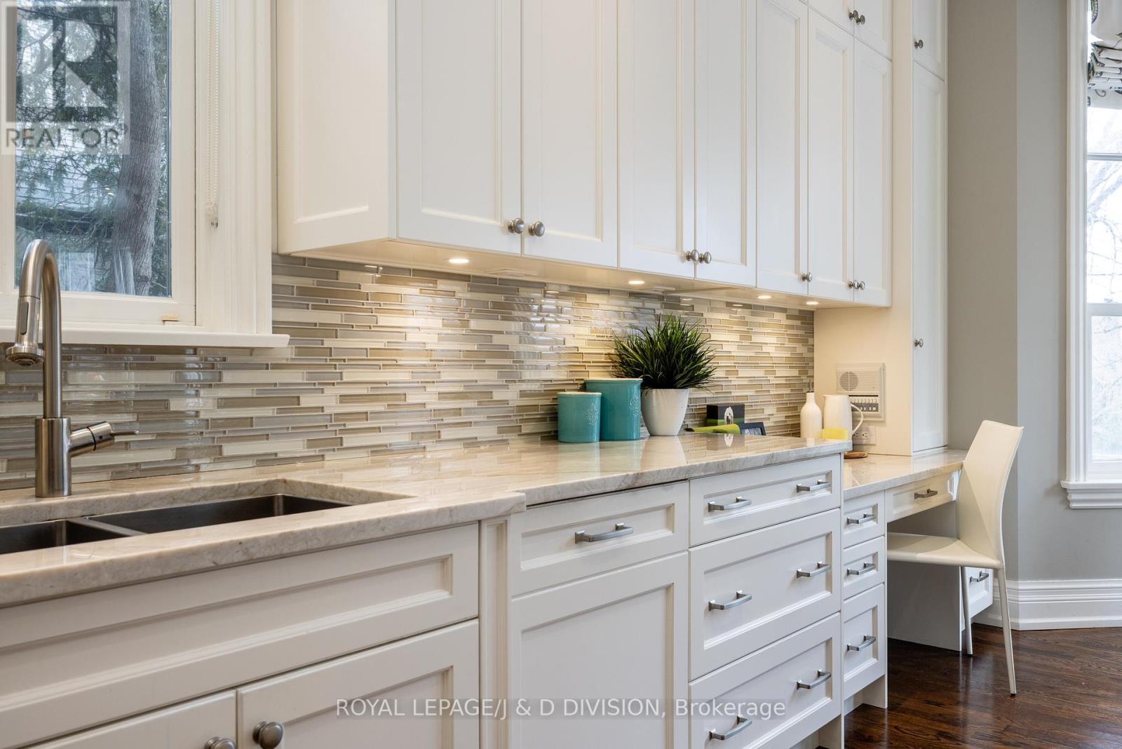 












85 JOICEY BOULEVARD

,
Toronto,




Ontario
M5M2T4

