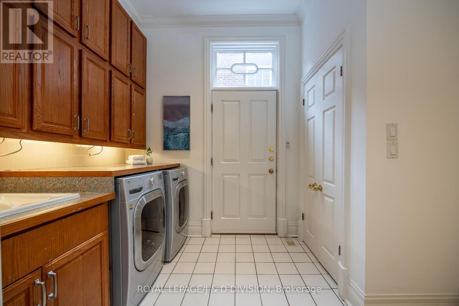 












85 JOICEY BOULEVARD

,
Toronto,




Ontario
M5M2T4

