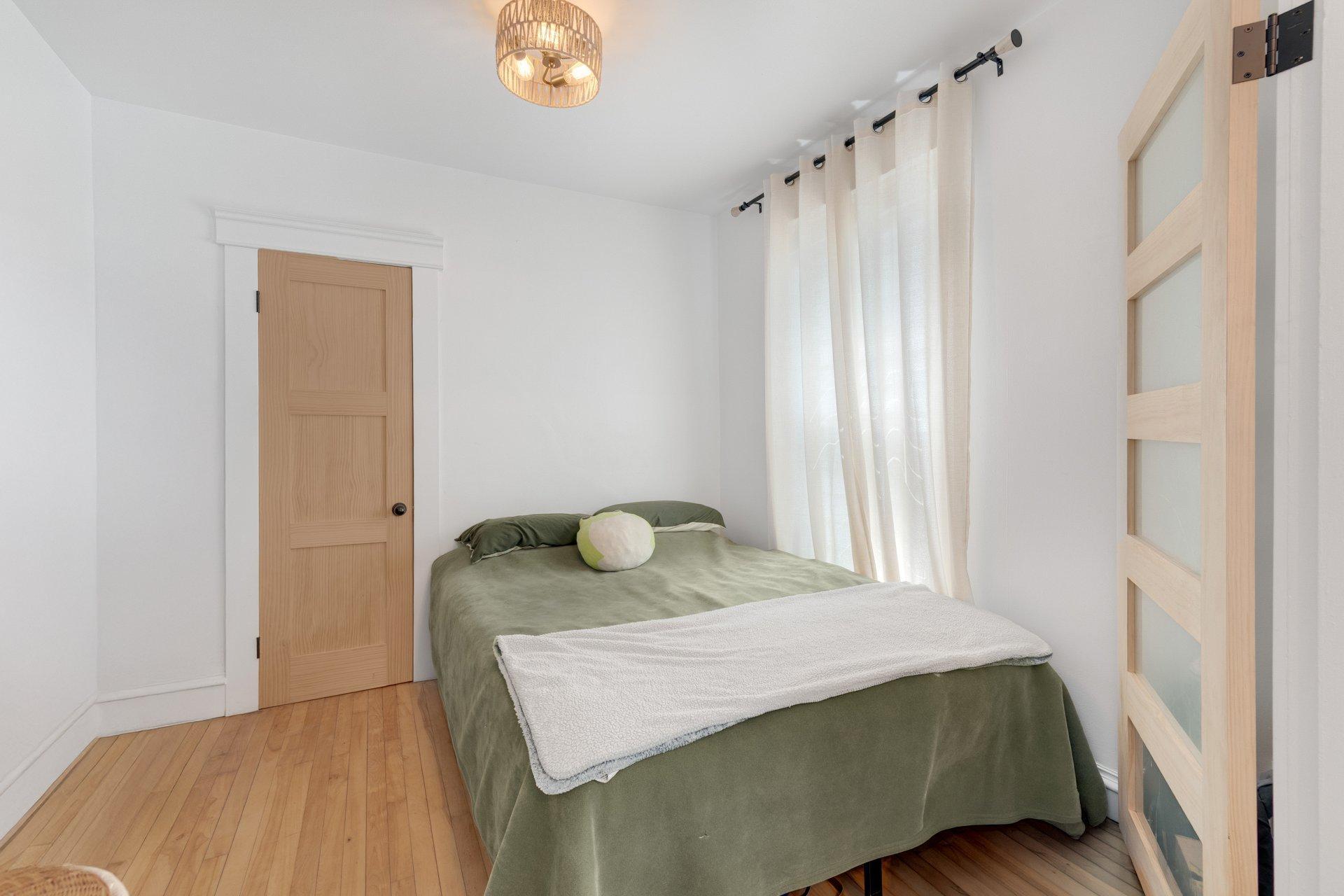 









1464

 - 1470


Rue Belvédère S.

,
Sherbrooke (Les Nations),




QC
J1H4E4

