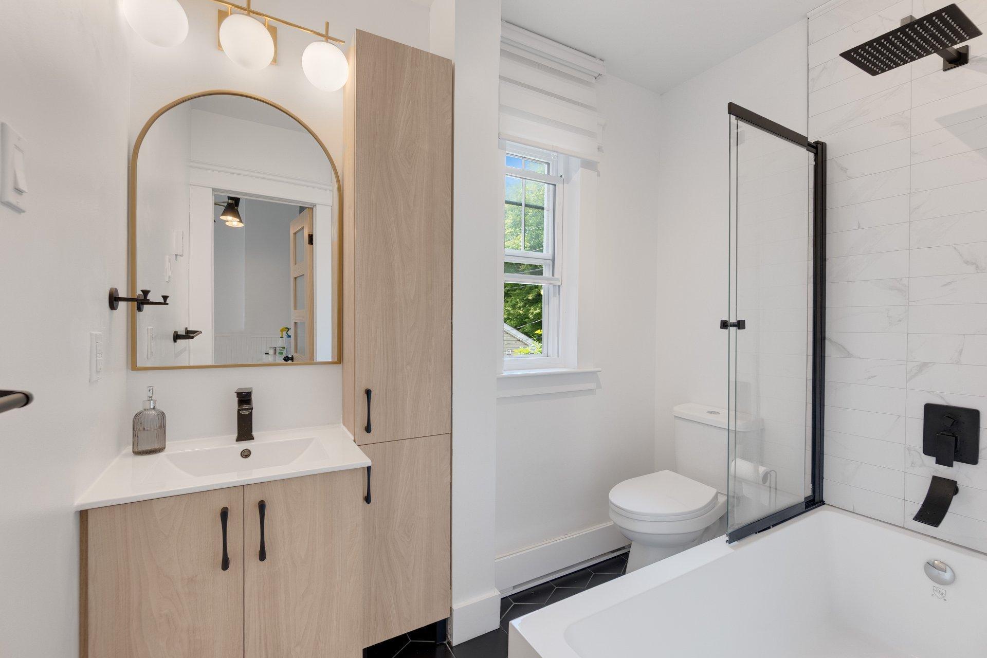 









1464

 - 1470


Rue Belvédère S.

,
Sherbrooke (Les Nations),




QC
J1H4E4

