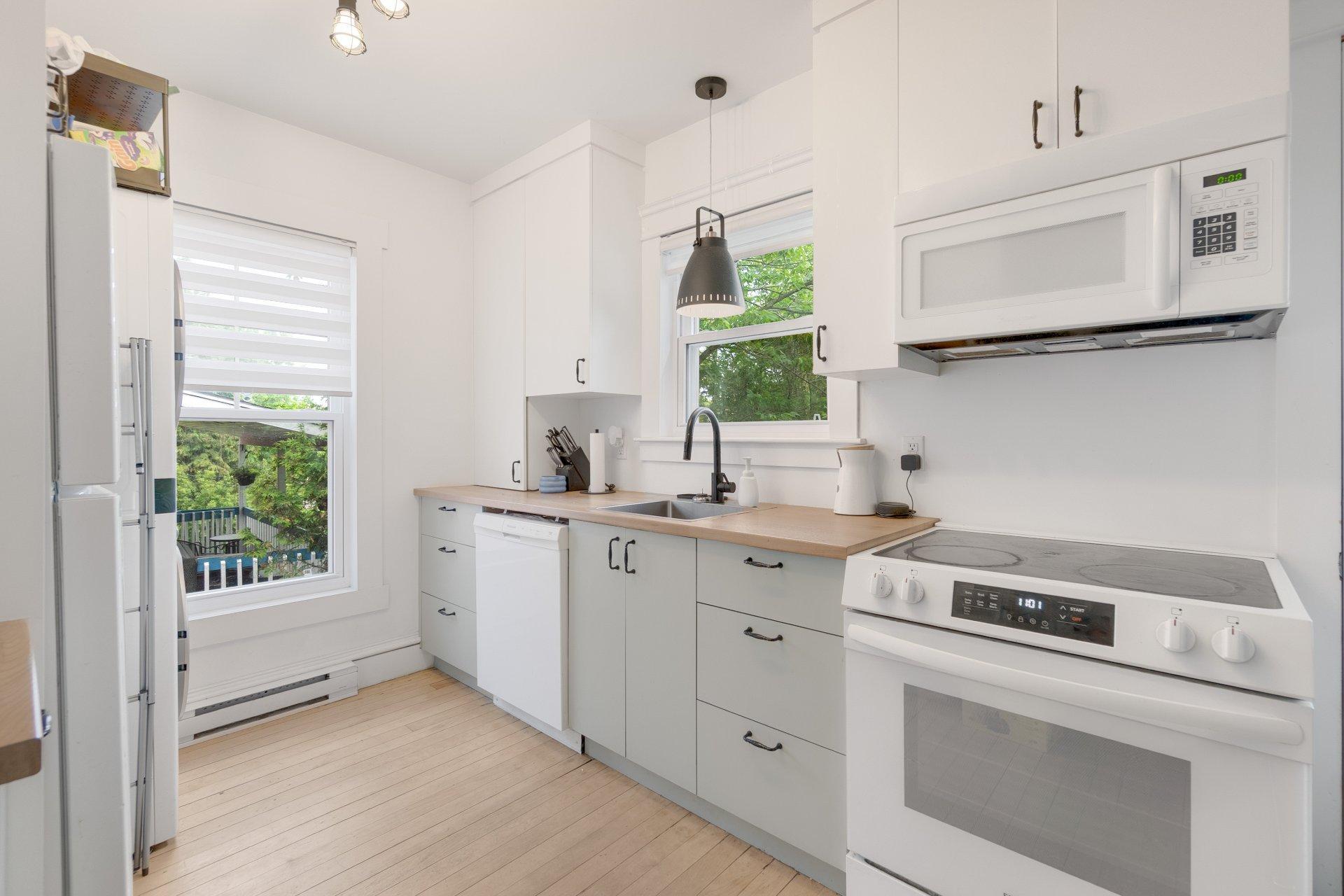 









1464

 - 1470


Rue Belvédère S.

,
Sherbrooke (Les Nations),




QC
J1H4E4

