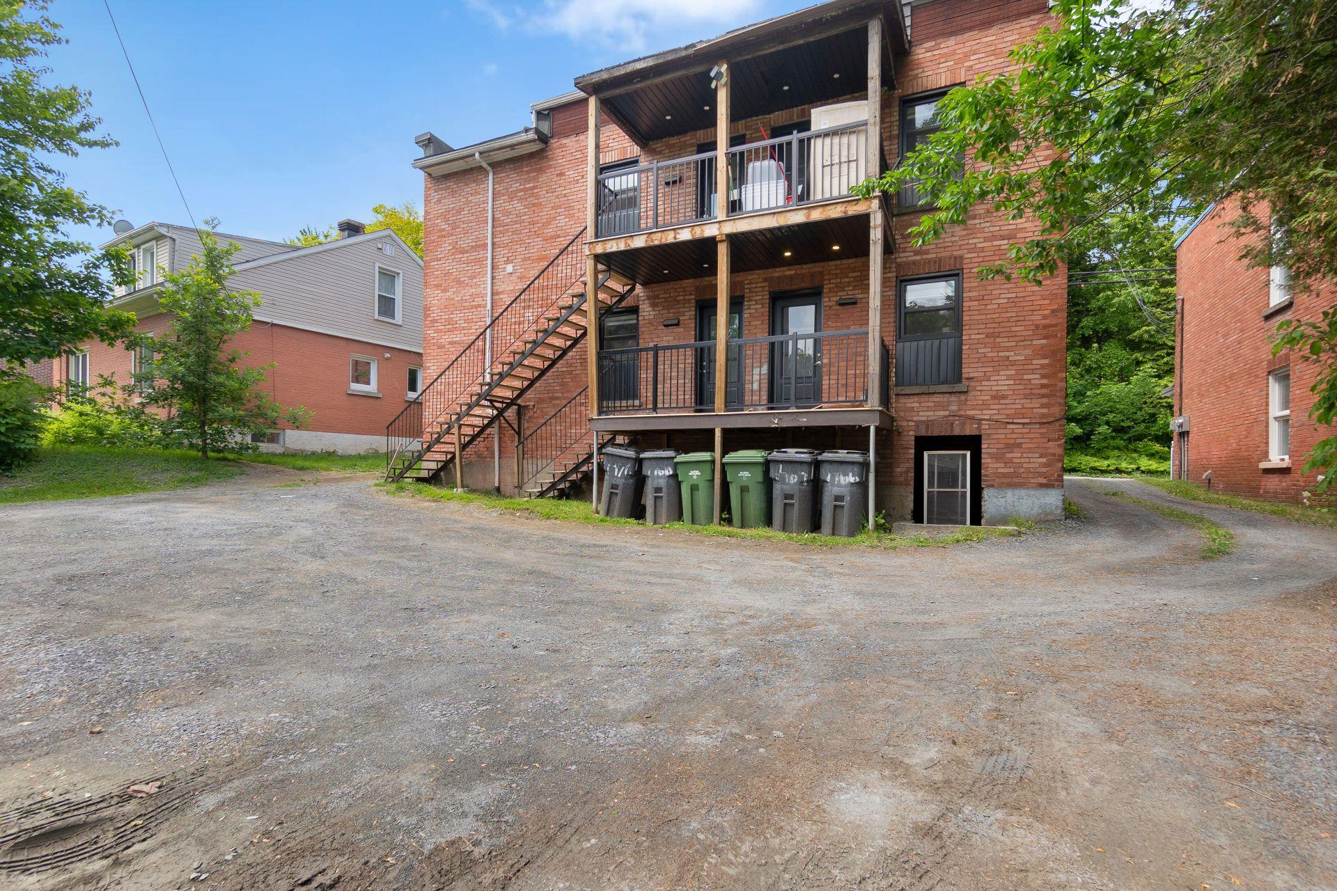 









1464

 - 1470


Rue Belvédère S.

,
Sherbrooke (Les Nations),




QC
J1H4E4


