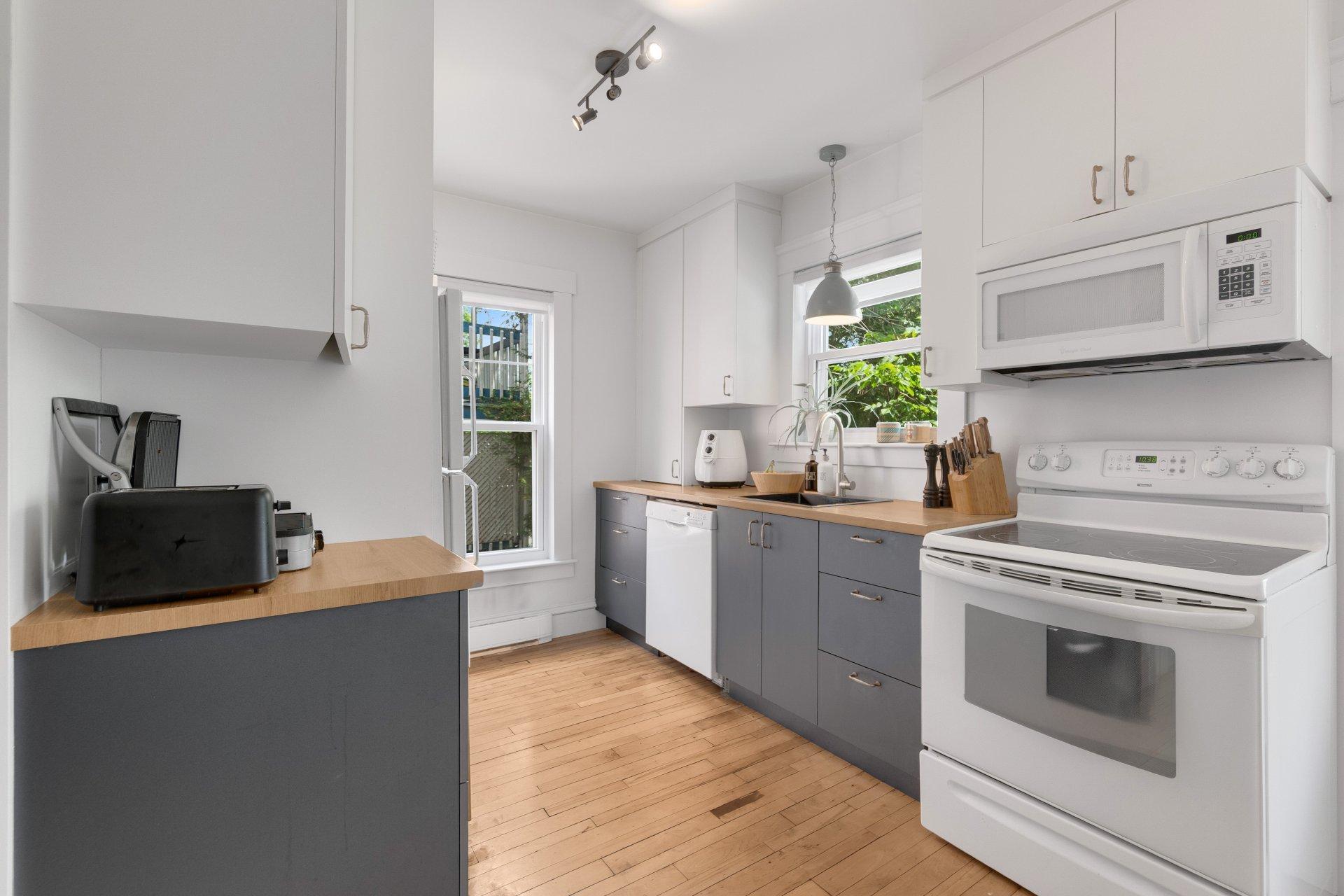 









1464

 - 1470


Rue Belvédère S.

,
Sherbrooke (Les Nations),




QC
J1H4E4

