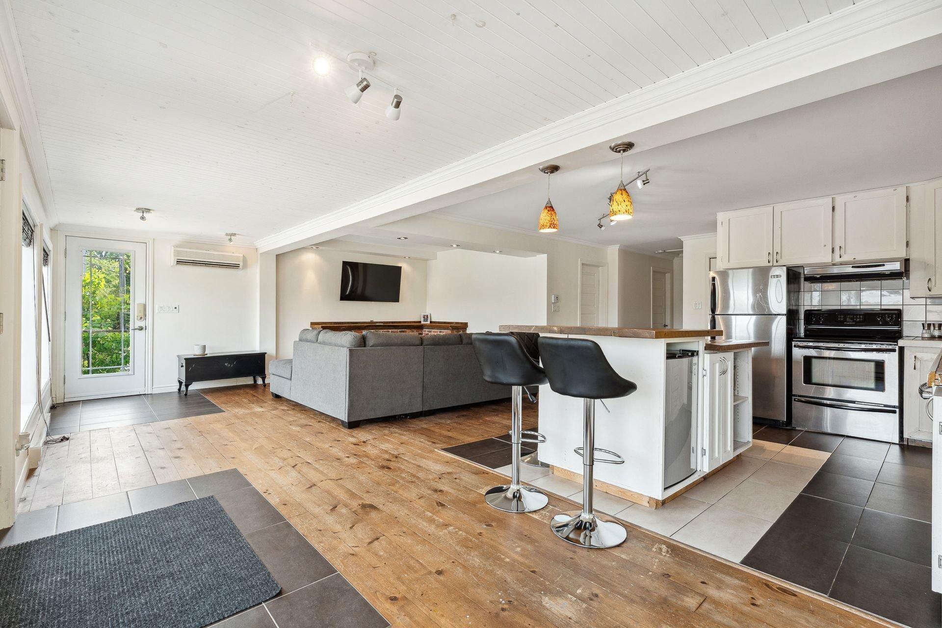 









1


Rue Gaudord

,
Lac-Brome,




QC
J0E1V0

