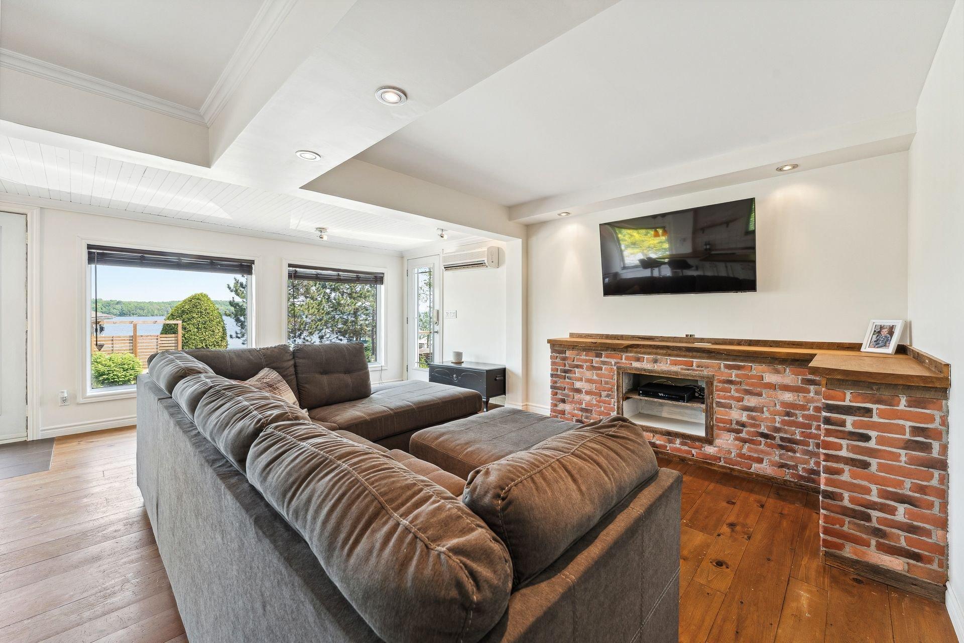 









1


Rue Gaudord

,
Lac-Brome,




QC
J0E1V0

