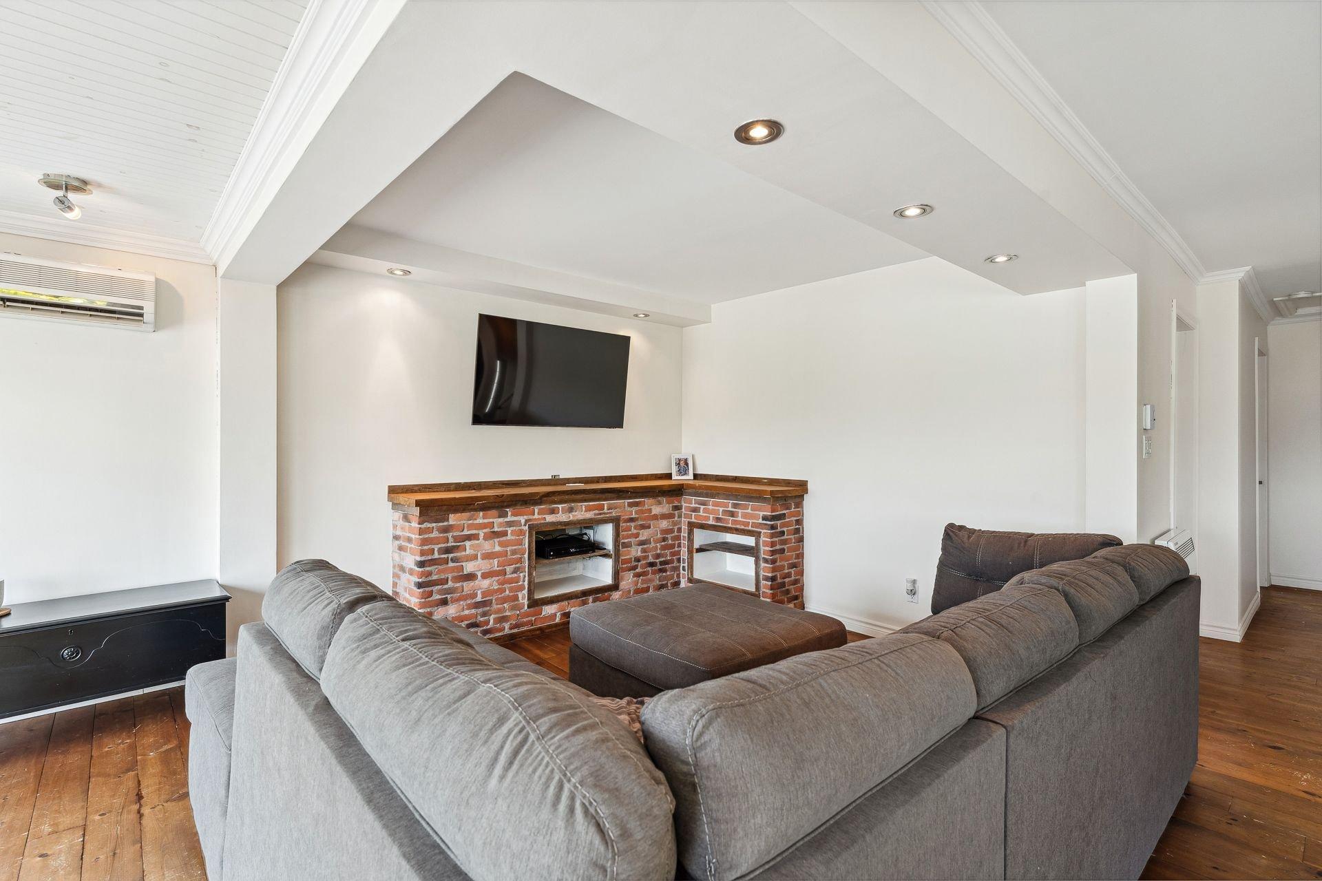 









1


Rue Gaudord

,
Lac-Brome,




QC
J0E1V0

