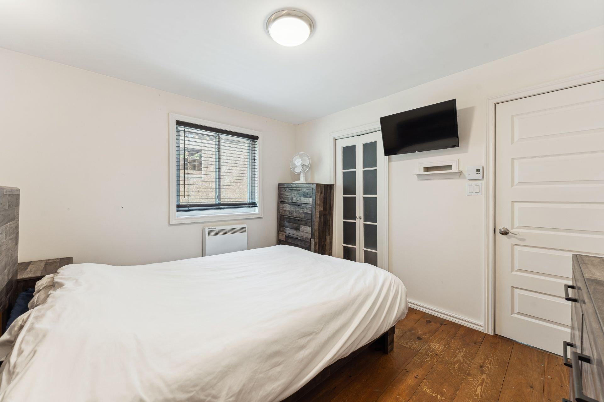 









1


Rue Gaudord

,
Lac-Brome,




QC
J0E1V0

