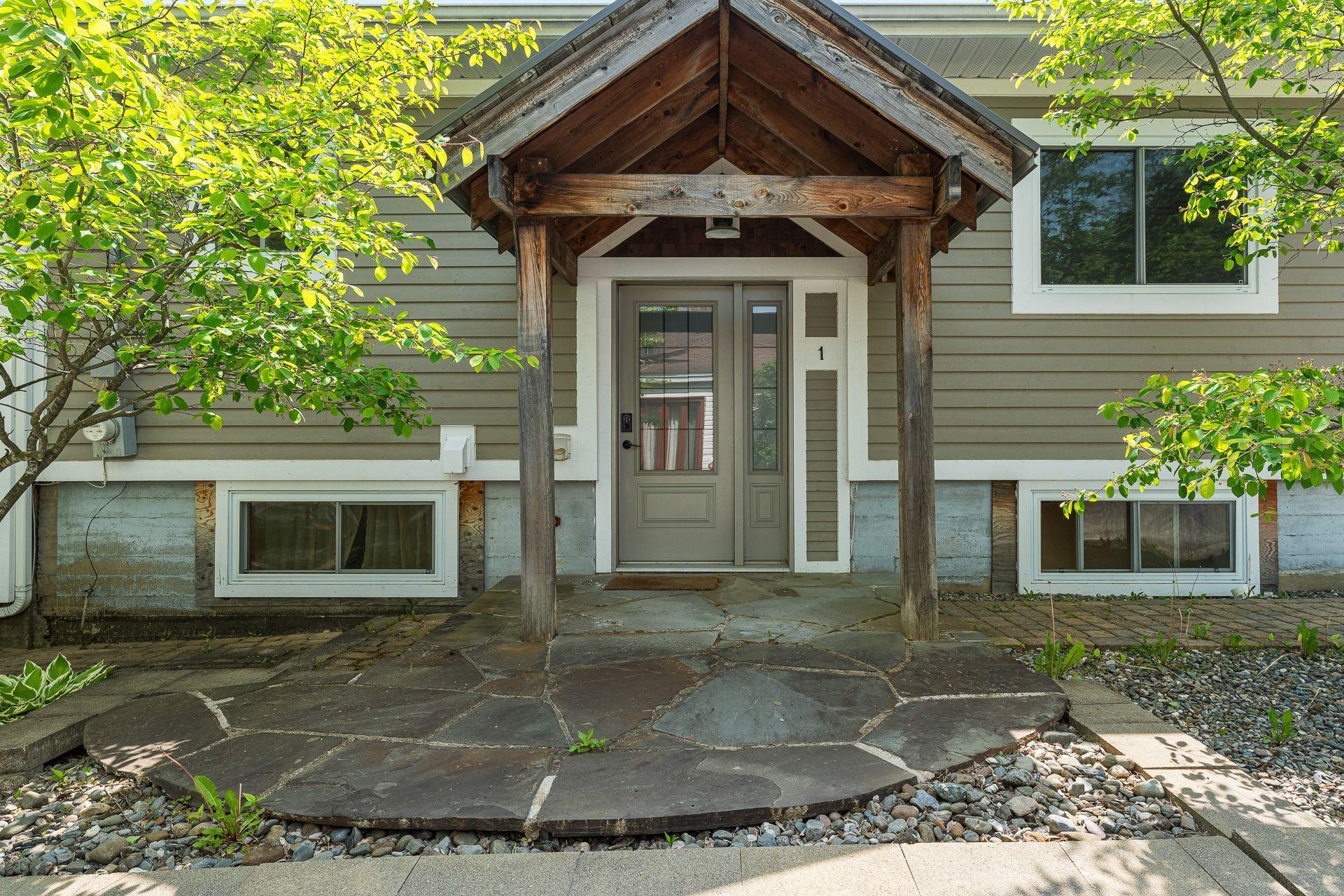









1


Rue Gaudord

,
Lac-Brome,




QC
J0E1V0

