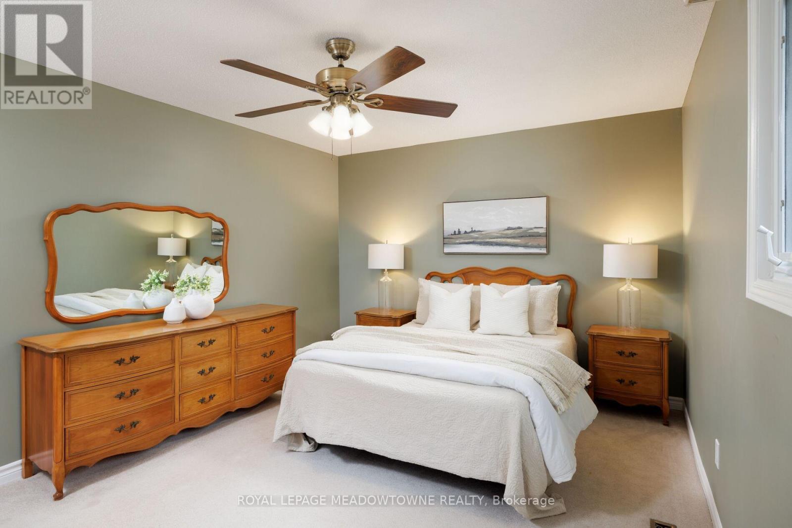 












521 VANIER DRIVE

,
Milton,




Ontario
L9T4S3

