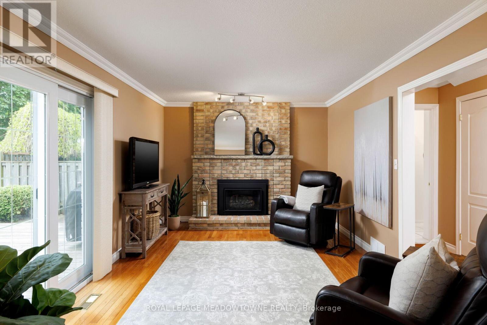 












521 VANIER DRIVE

,
Milton,




Ontario
L9T4S3

