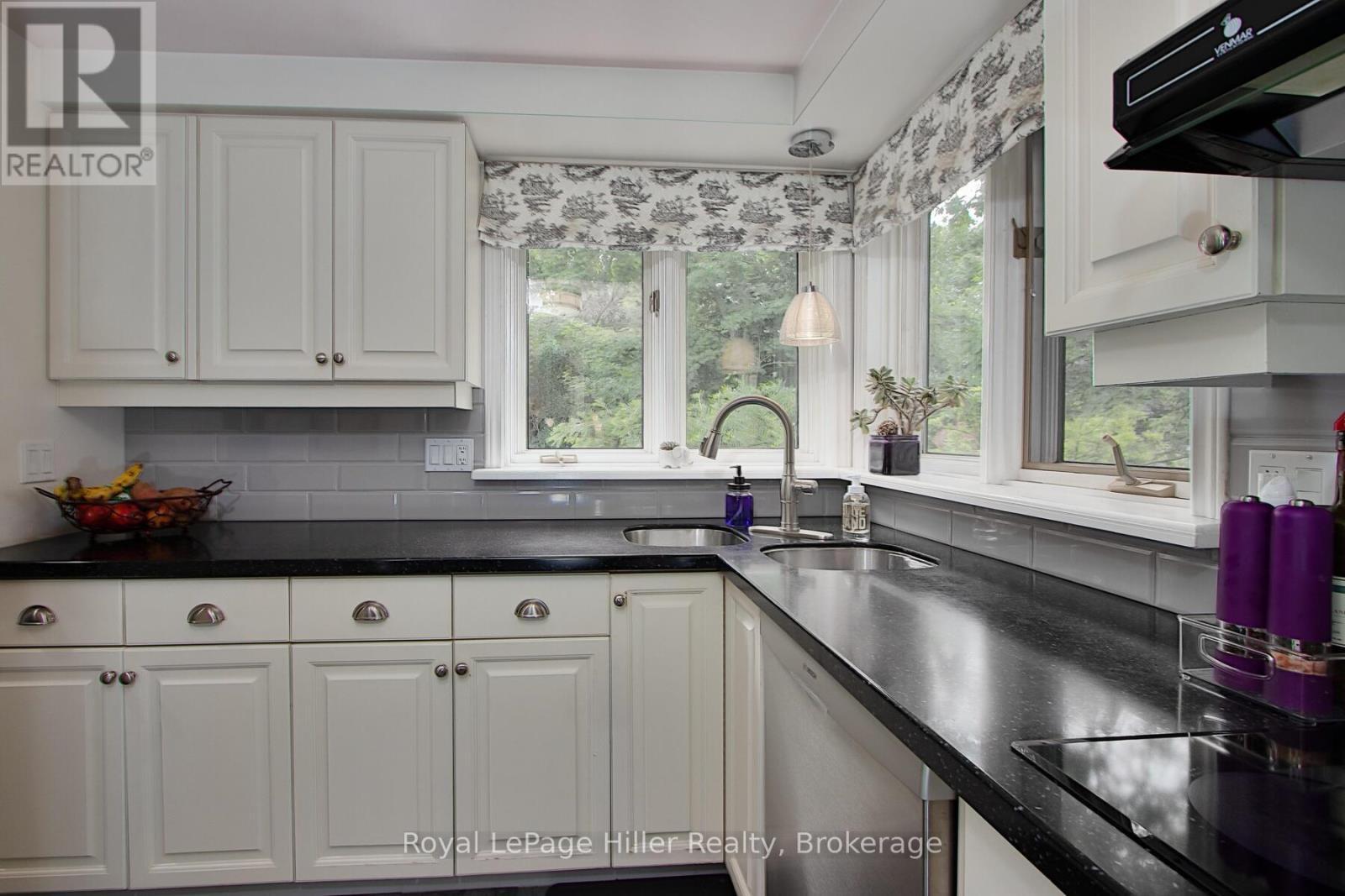 












390 FAIRVIEW STREET

,
Wilmot,




Ontario
N3A1M2

