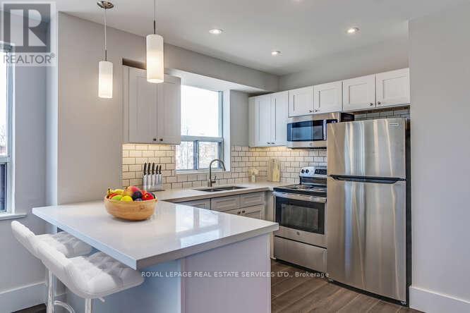 












10 - 2622 KEELE STREET

,
Toronto,




Ontario
M9A2Y8

