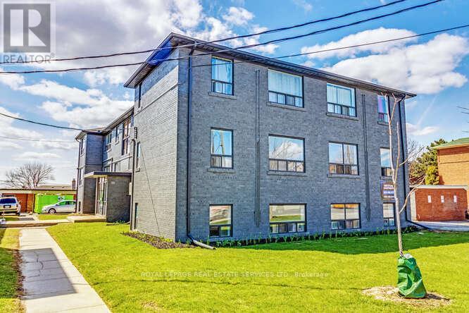 












10 - 2622 KEELE STREET

,
Toronto,




Ontario
M9A2Y8

