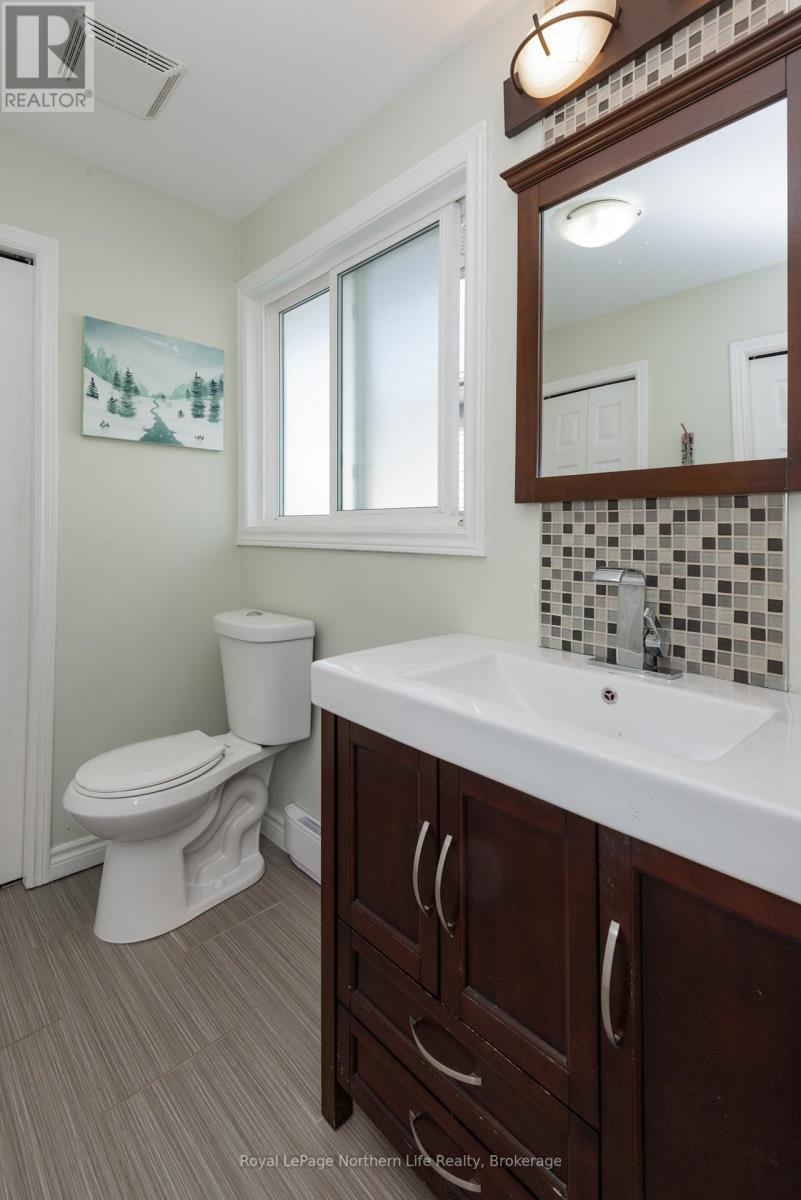 












105 TURNER DRIVE

,
North Bay (Ferris),




Ontario
P1A4H5

