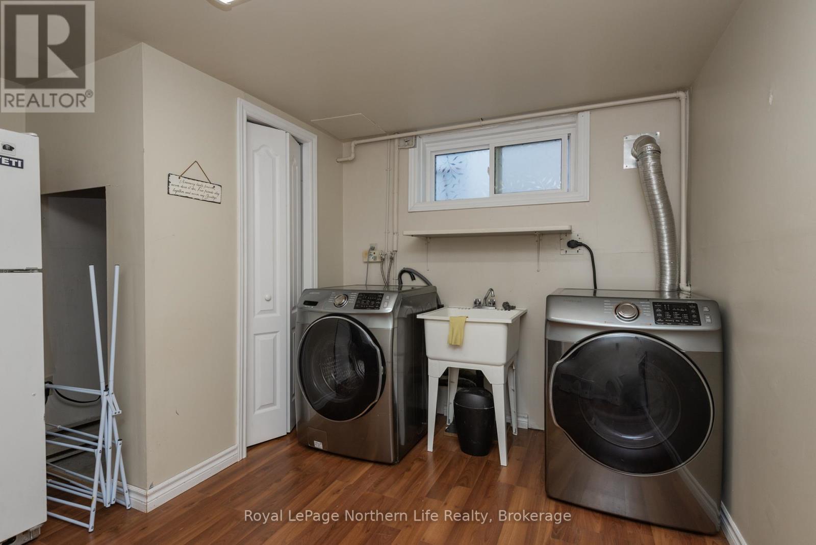 












105 TURNER DRIVE

,
North Bay (Ferris),




Ontario
P1A4H5

