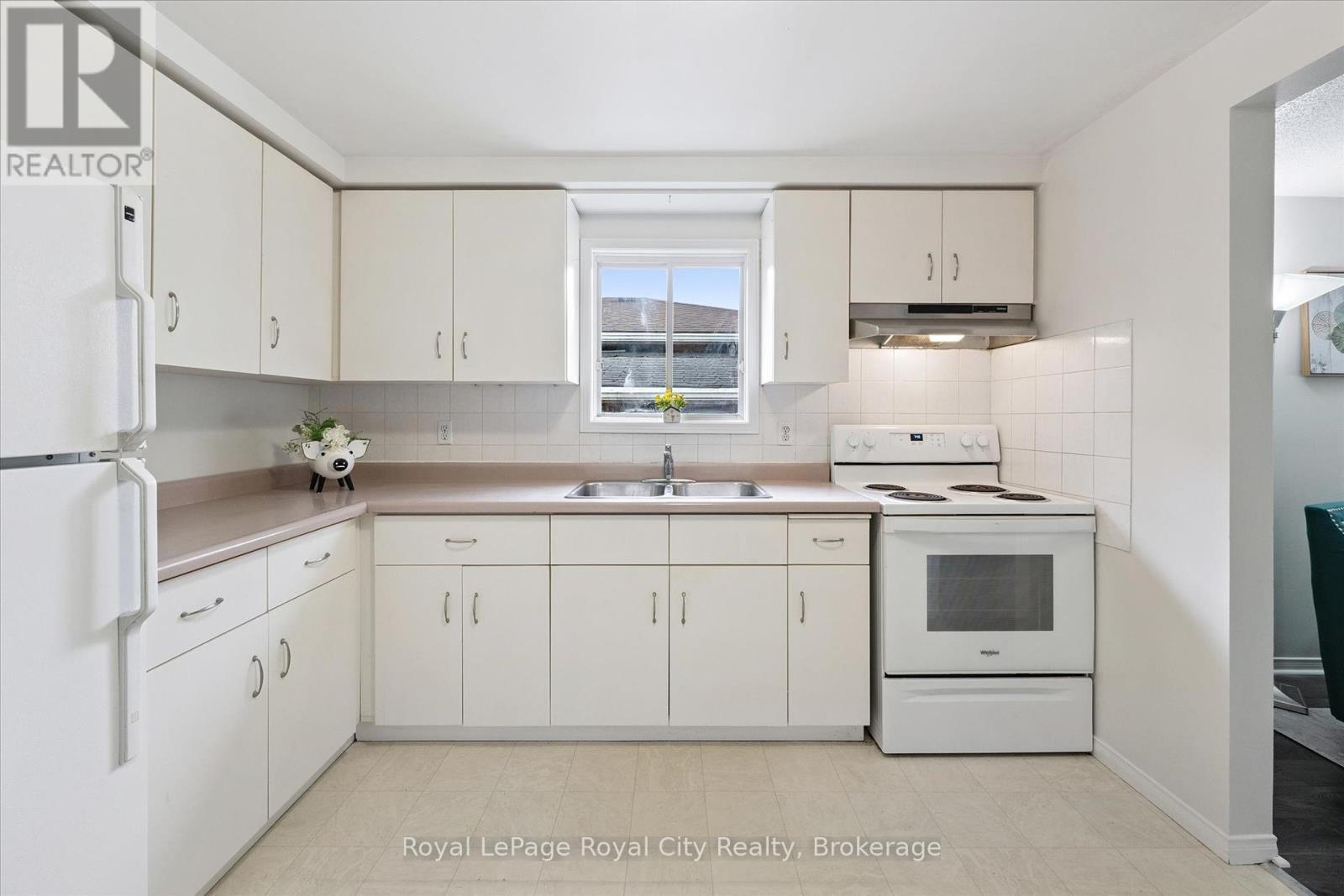 












65 EASTVIEW ROAD

,
Guelph (Grange Road),




Ontario
N1E6K5


