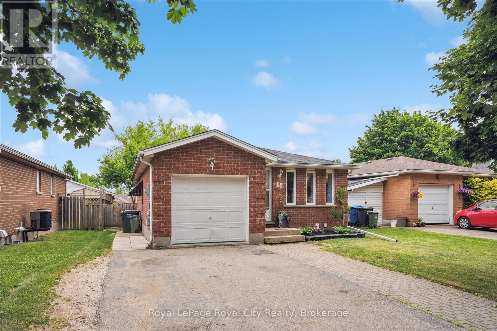 












65 EASTVIEW ROAD

,
Guelph (Grange Road),




Ontario
N1E6K5

