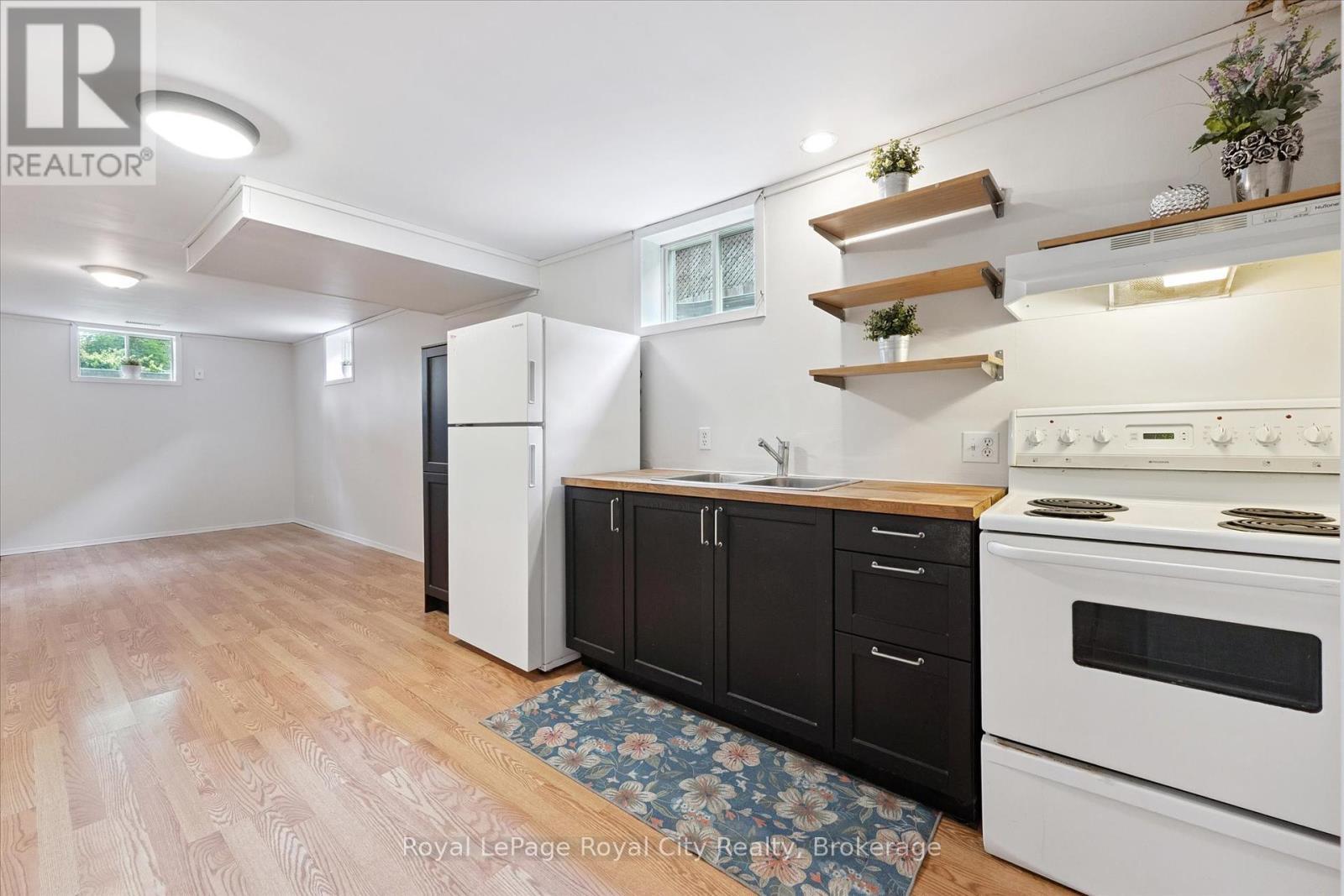 












65 EASTVIEW ROAD

,
Guelph (Grange Road),




Ontario
N1E6K5

