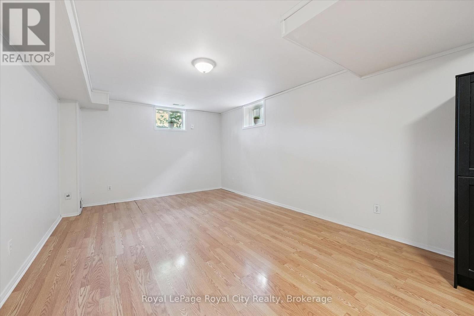 












65 EASTVIEW ROAD

,
Guelph (Grange Road),




Ontario
N1E6K5

