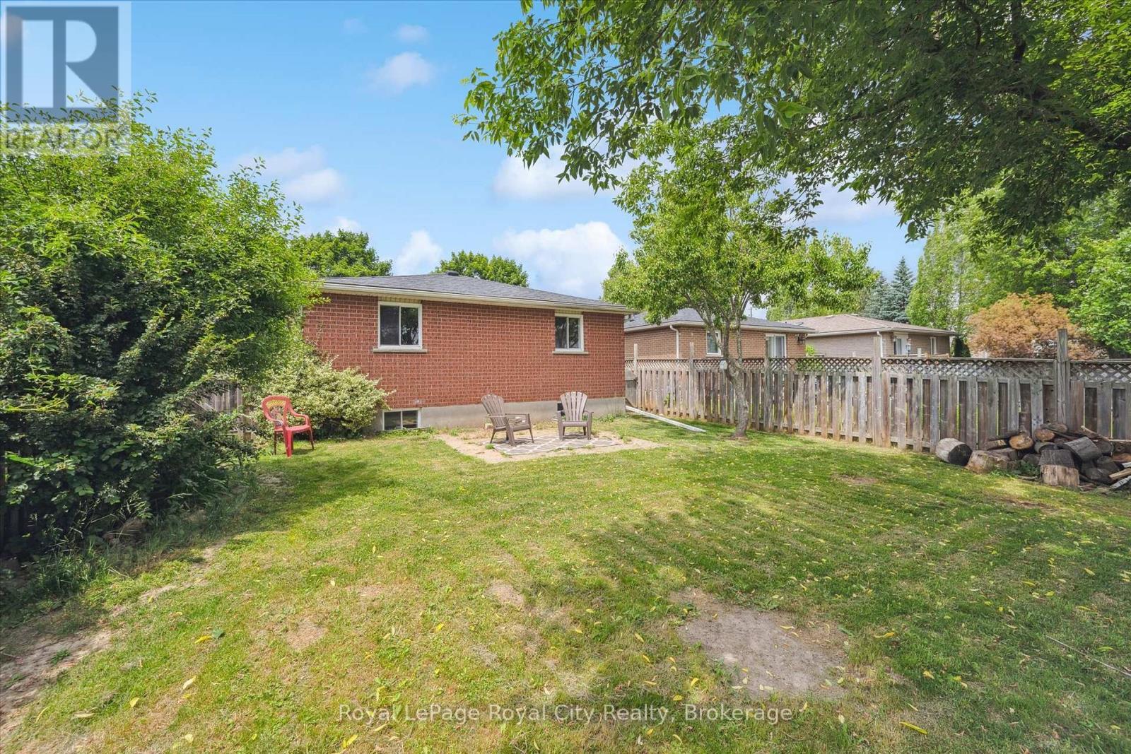












65 EASTVIEW ROAD

,
Guelph (Grange Road),




Ontario
N1E6K5

