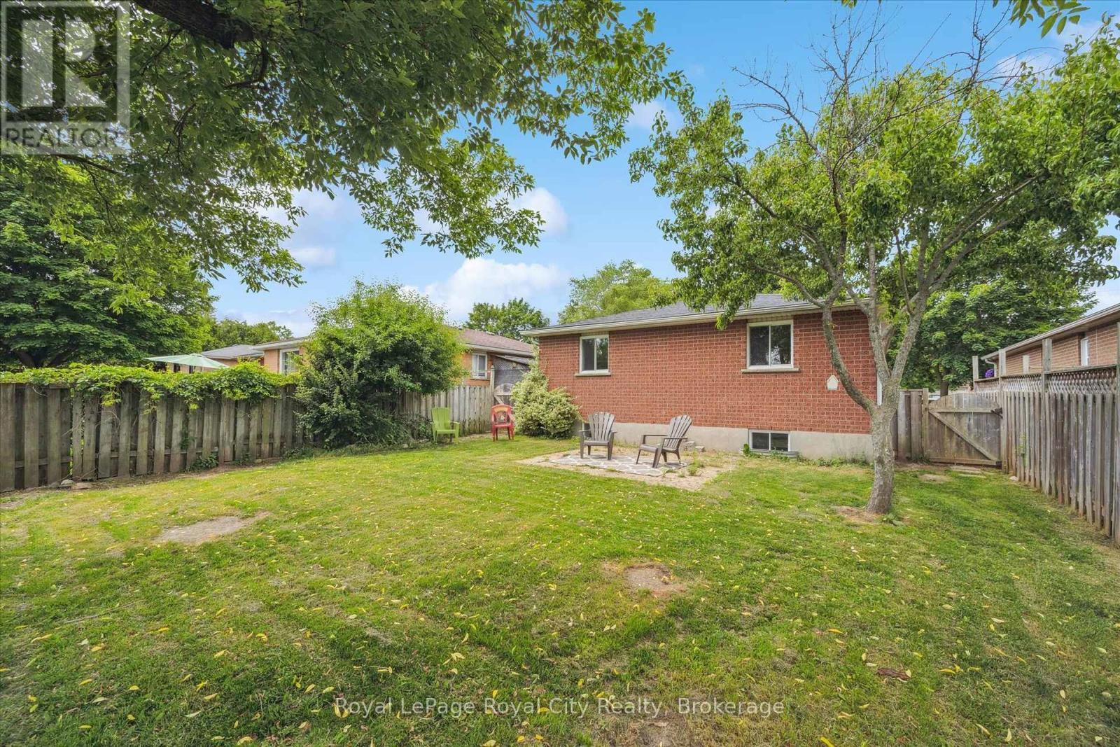 












65 EASTVIEW ROAD

,
Guelph (Grange Road),




Ontario
N1E6K5

