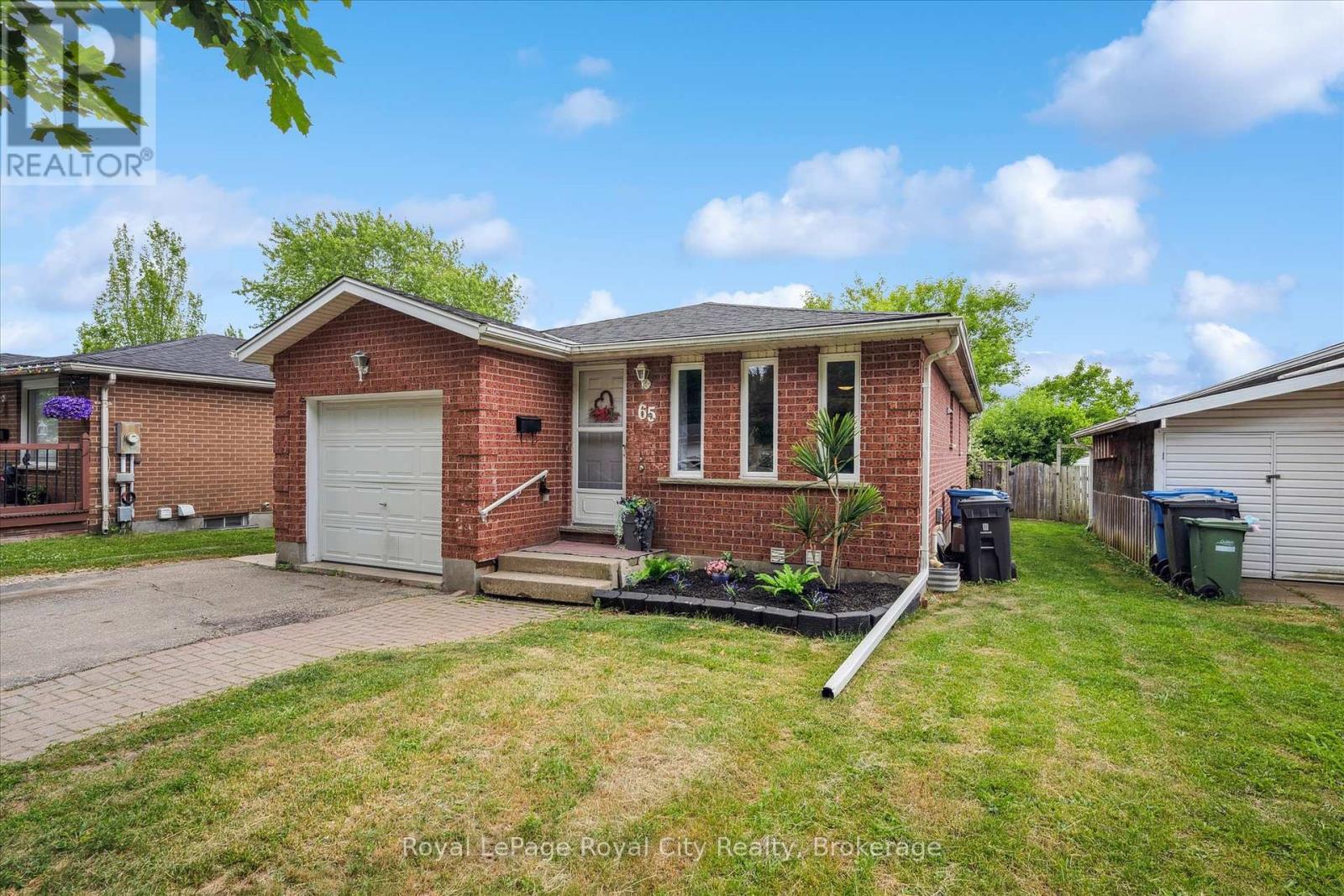 












65 EASTVIEW ROAD

,
Guelph (Grange Road),




Ontario
N1E6K5


