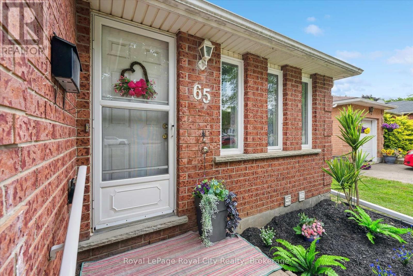 












65 EASTVIEW ROAD

,
Guelph (Grange Road),




Ontario
N1E6K5

