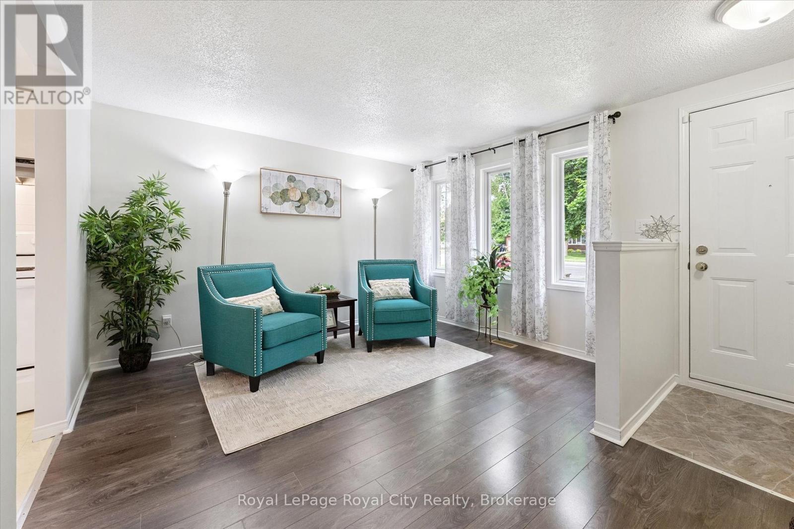 












65 EASTVIEW ROAD

,
Guelph (Grange Road),




Ontario
N1E6K5

