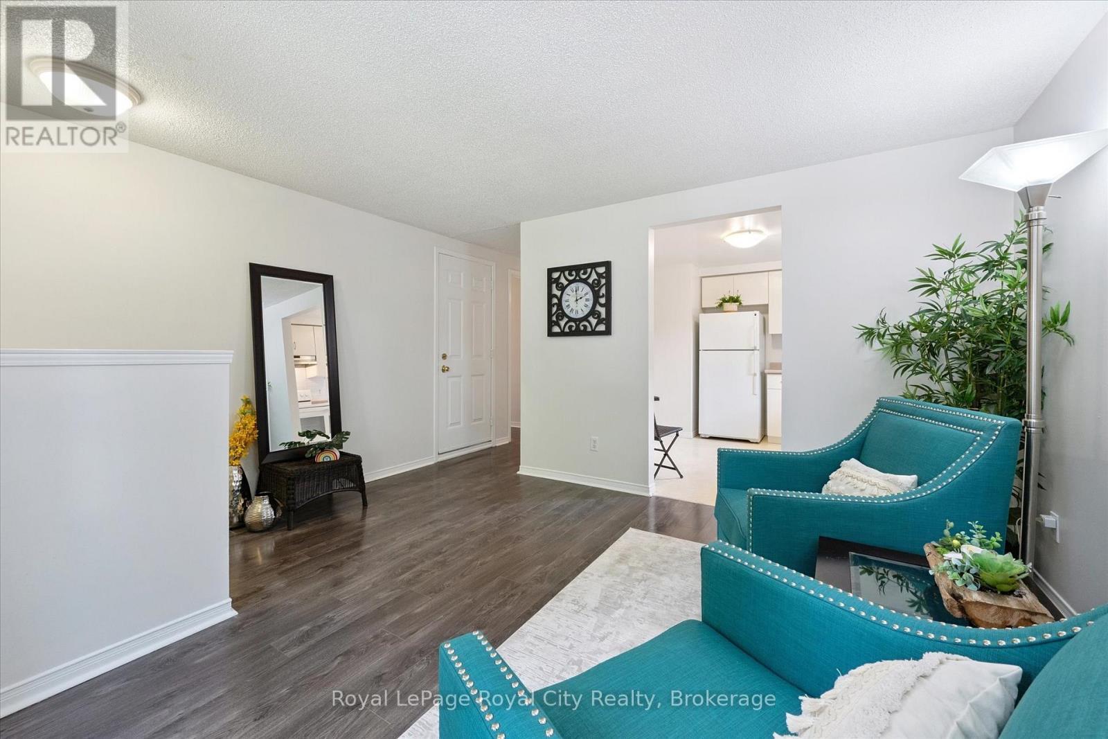 












65 EASTVIEW ROAD

,
Guelph (Grange Road),




Ontario
N1E6K5

