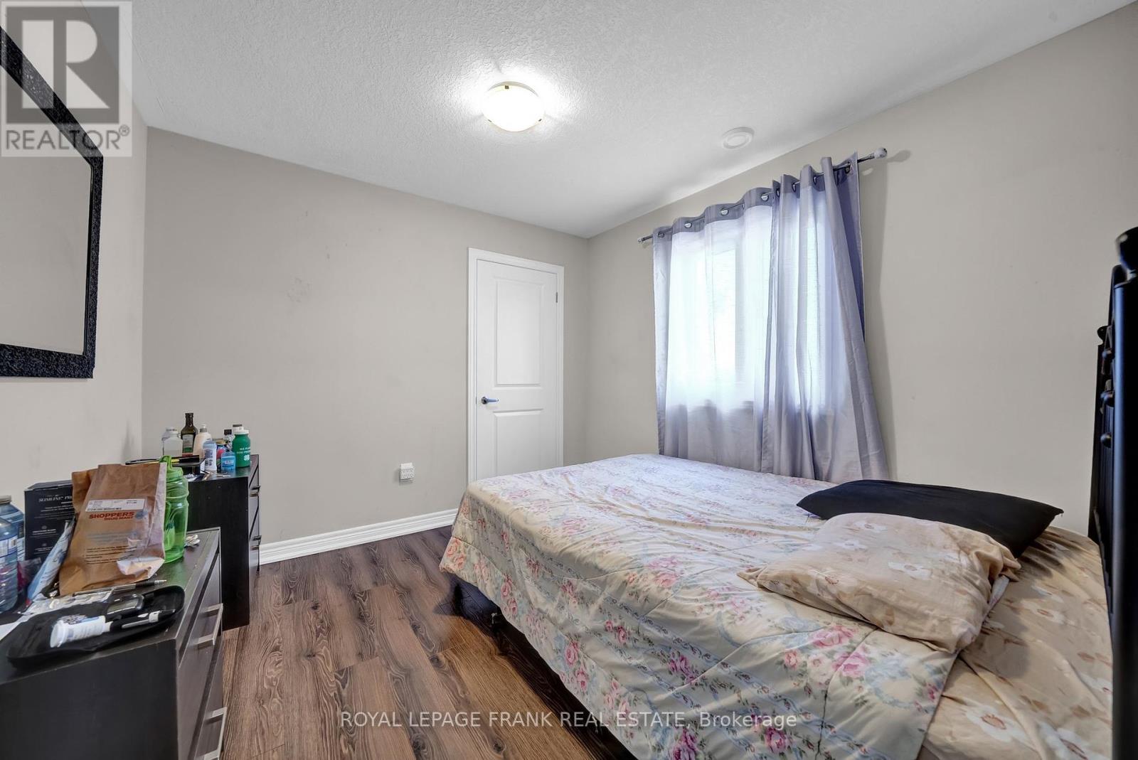 












402 OLIVE AVENUE

,
Oshawa (Central),




Ontario
L1H2R1

