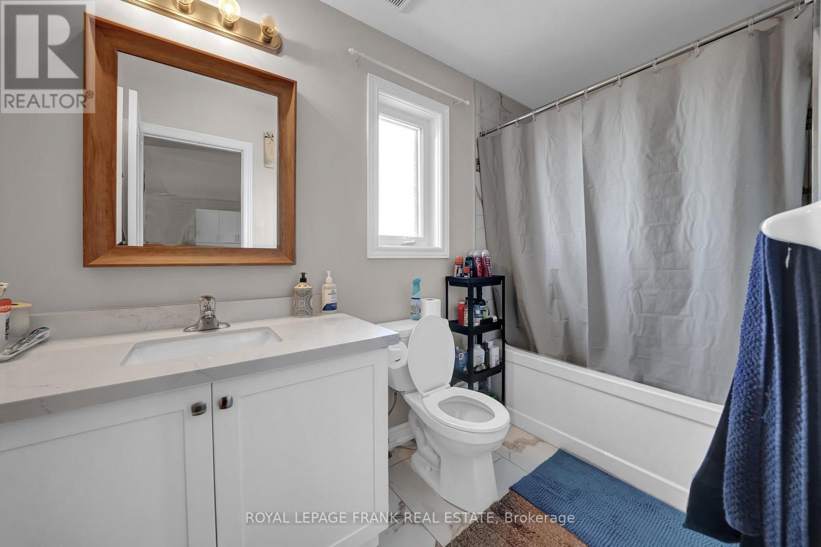 












402 OLIVE AVENUE

,
Oshawa (Central),




Ontario
L1H2R1

