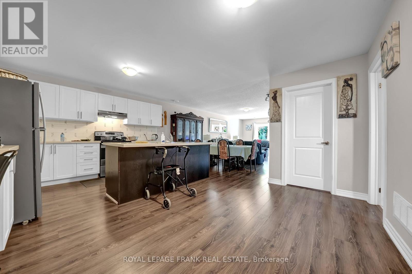 












402 OLIVE AVENUE

,
Oshawa (Central),




Ontario
L1H2R1

