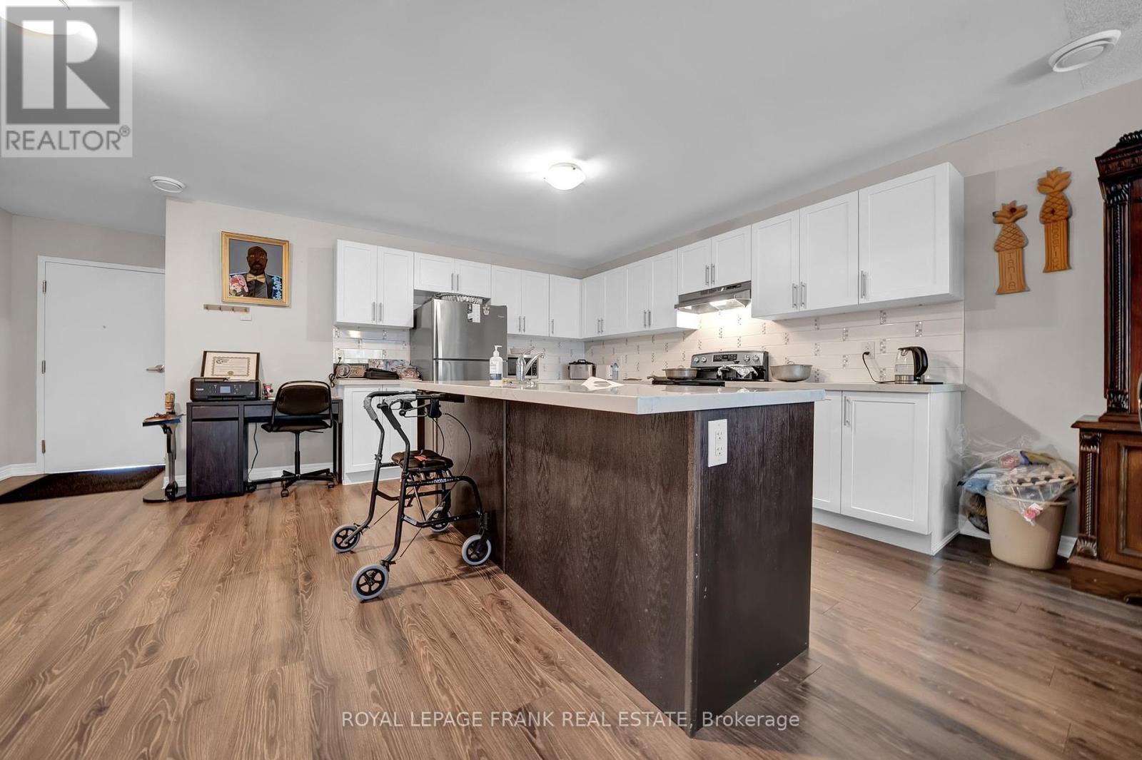 












402 OLIVE AVENUE

,
Oshawa (Central),




Ontario
L1H2R1

