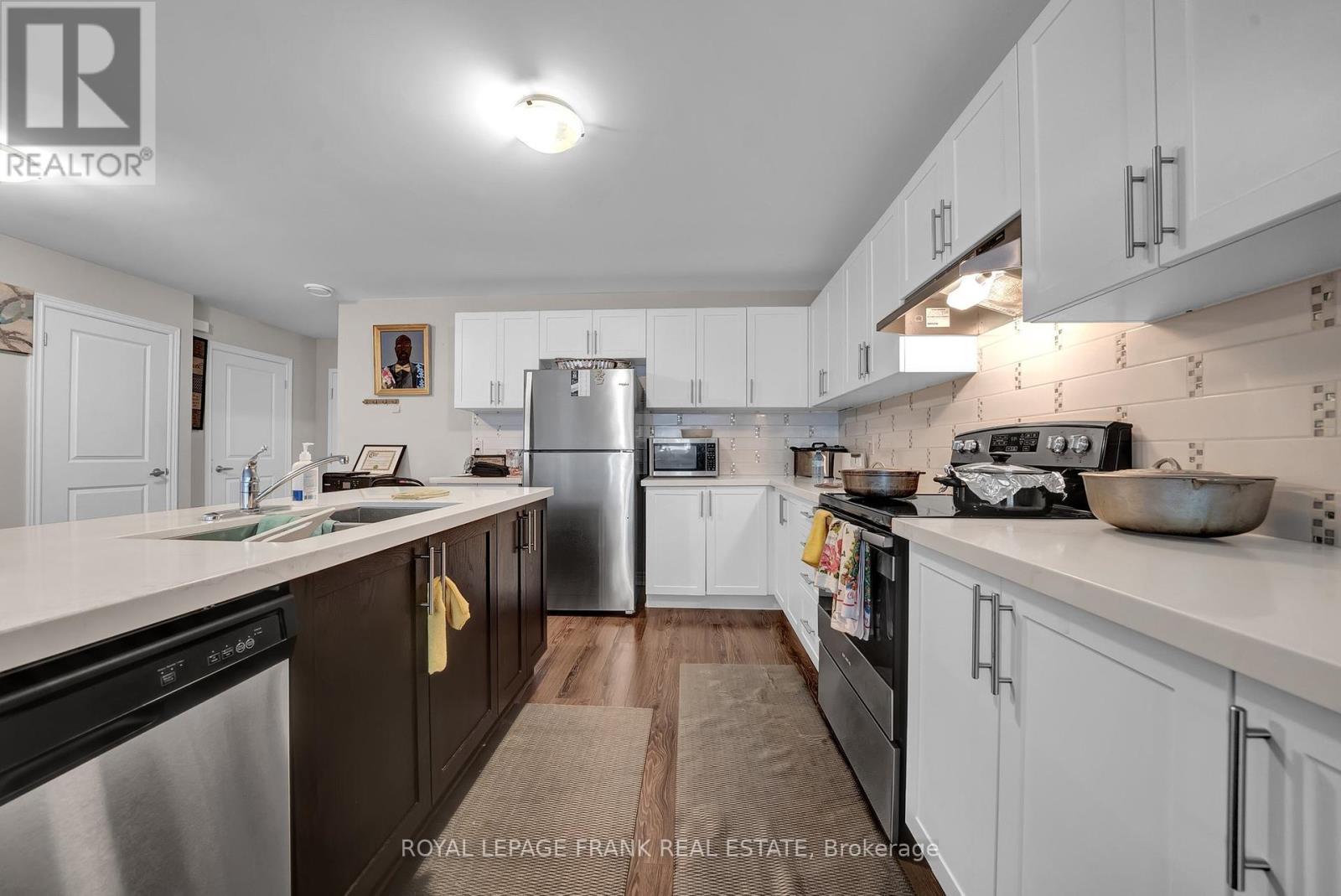 












402 OLIVE AVENUE

,
Oshawa (Central),




Ontario
L1H2R1

