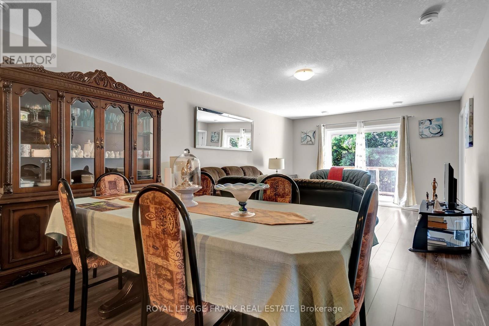 












402 OLIVE AVENUE

,
Oshawa (Central),




Ontario
L1H2R1

