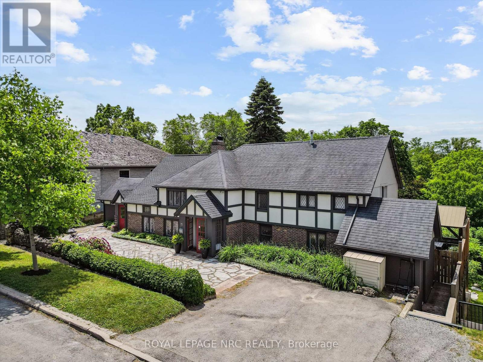 












75 YATES STREET

,
St. Catharines (Downtown),




Ontario
L2R5R7

