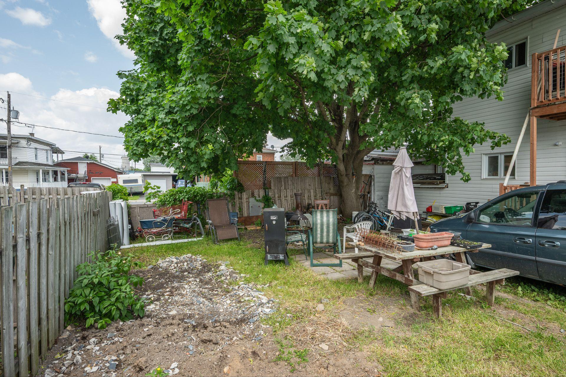 









828

 - 832


Rue St-Charles

,
Marieville,




QC
J3M1H9

