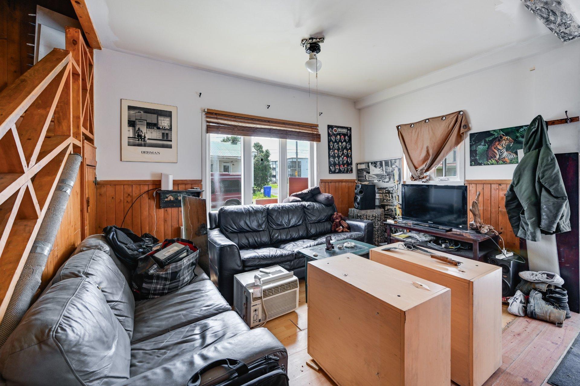 









828

 - 832


Rue St-Charles

,
Marieville,




QC
J3M1H9

