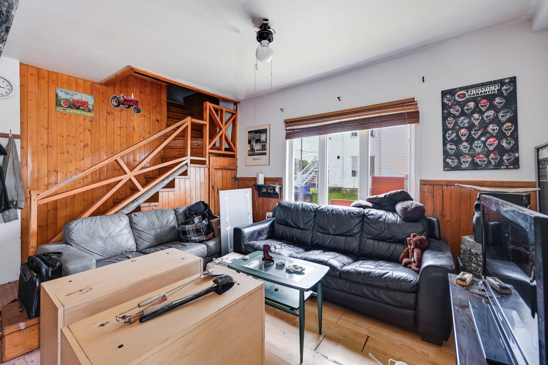 









828

 - 832


Rue St-Charles

,
Marieville,




QC
J3M1H9

