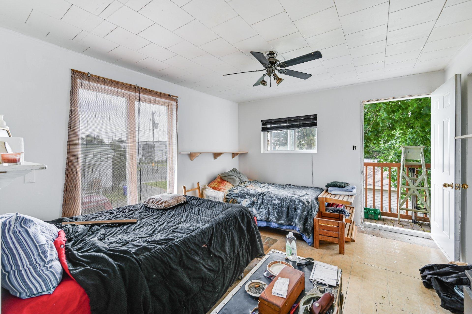 









828

 - 832


Rue St-Charles

,
Marieville,




QC
J3M1H9

