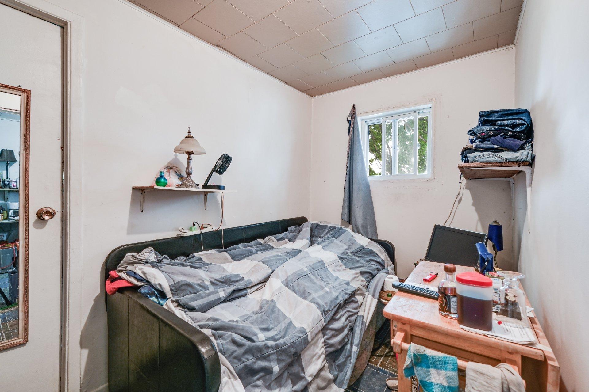 









828

 - 832


Rue St-Charles

,
Marieville,




QC
J3M1H9

