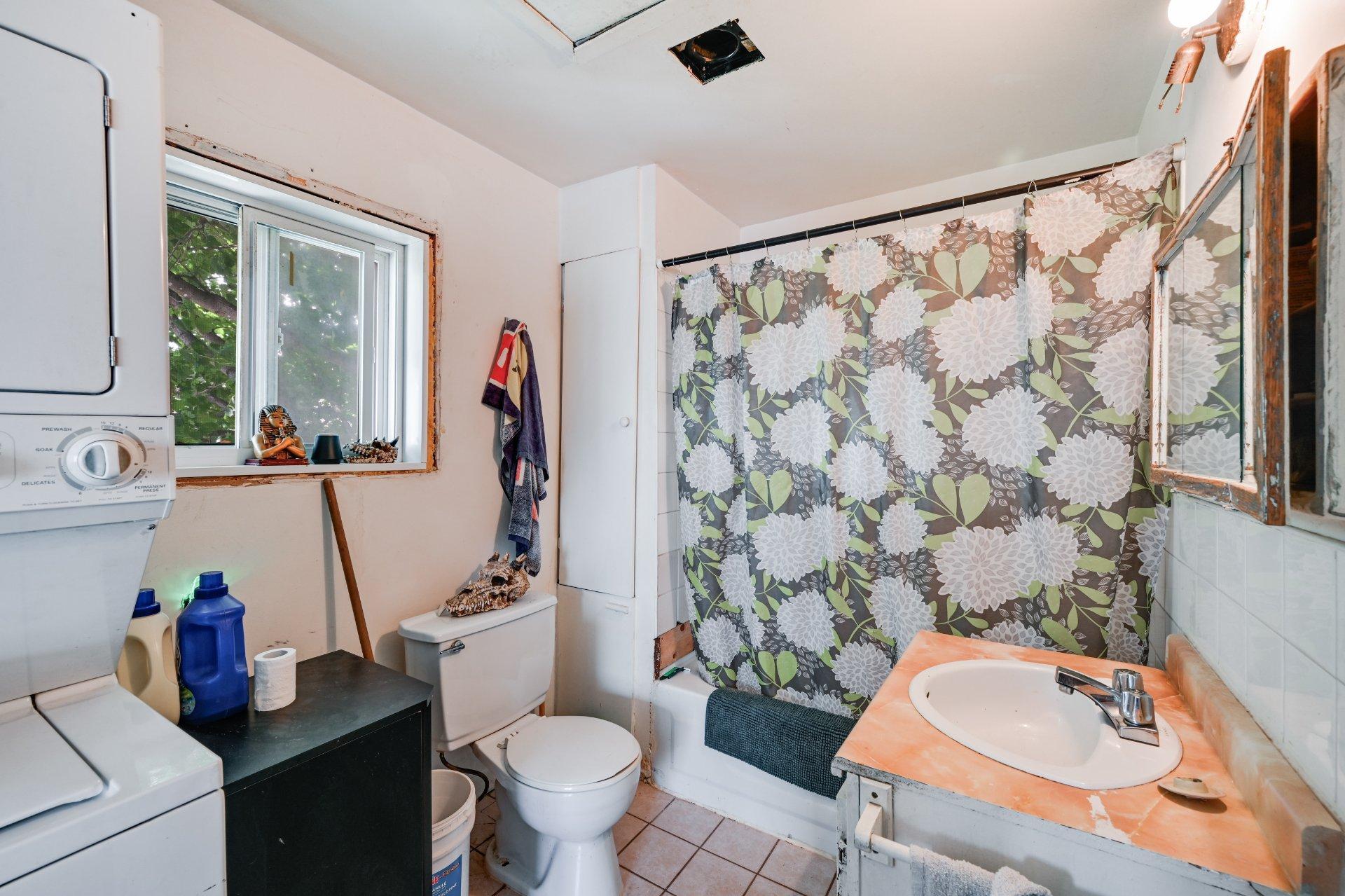 









828

 - 832


Rue St-Charles

,
Marieville,




QC
J3M1H9

