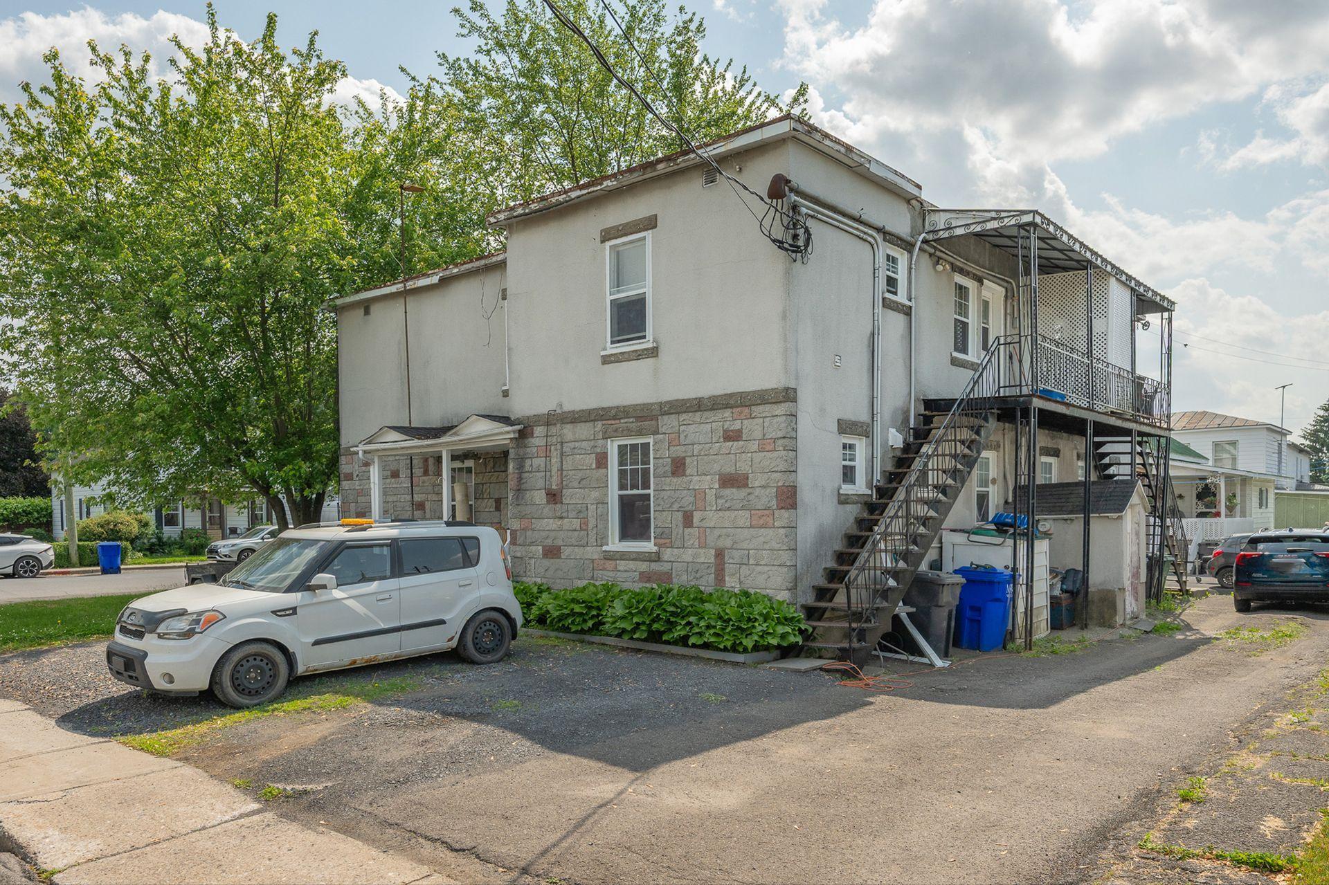 









1935

 - 1941


Rue Huot

,
Marieville,




QC
J3M1J8

