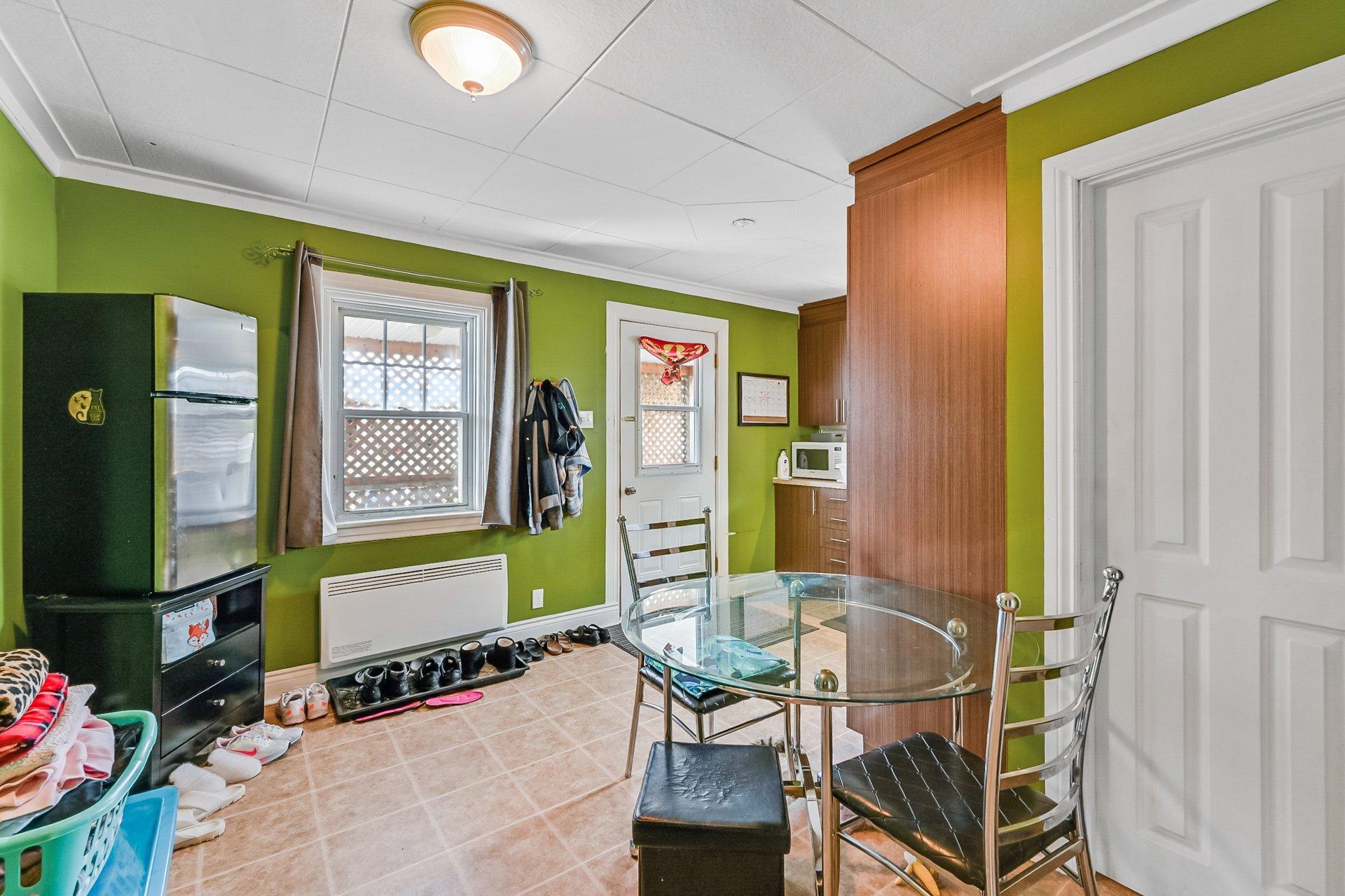 









1935

 - 1941


Rue Huot

,
Marieville,




QC
J3M1J8

