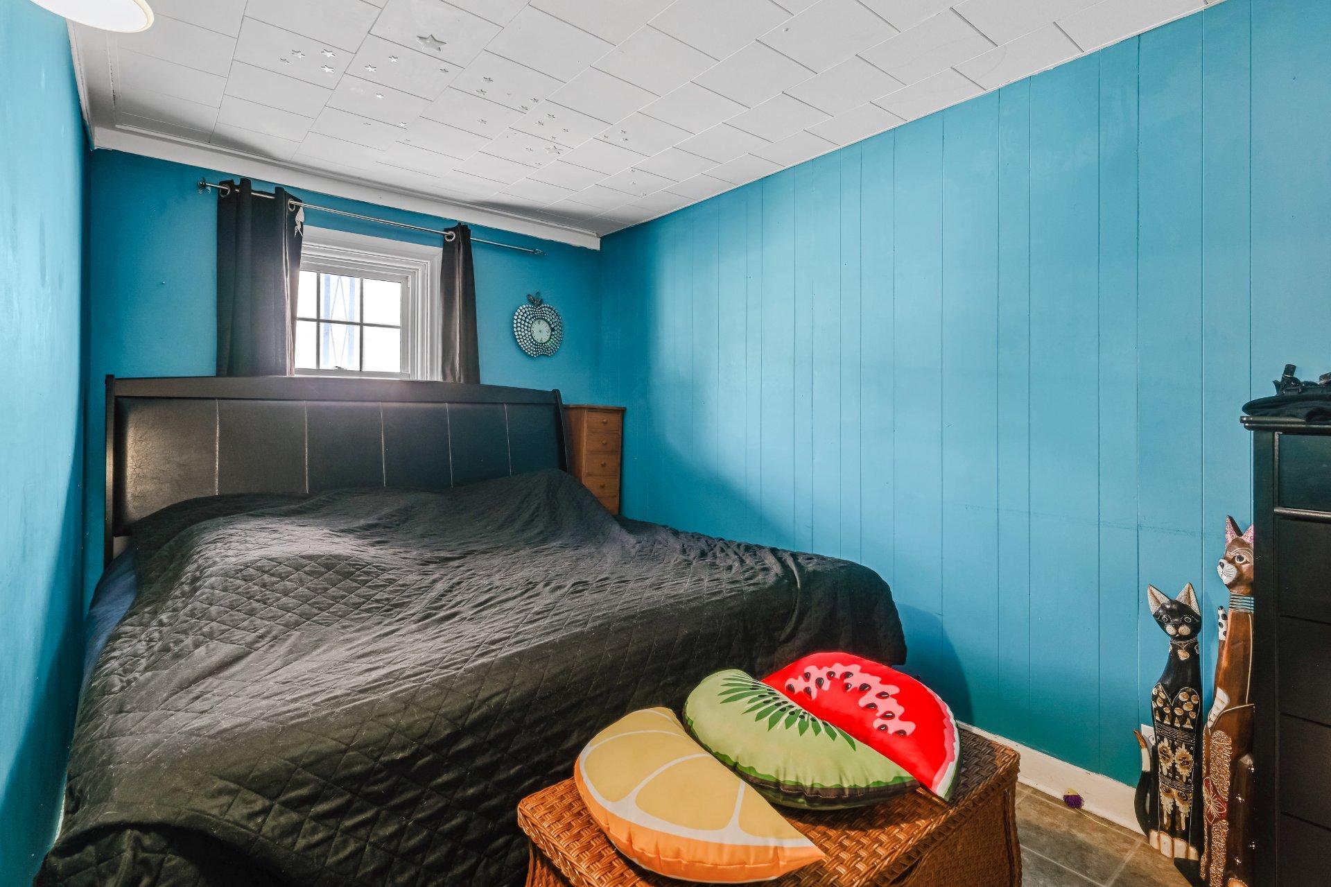









1935

 - 1941


Rue Huot

,
Marieville,




QC
J3M1J8

