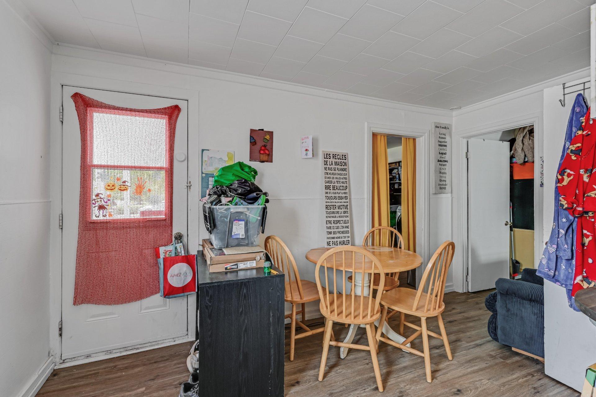 









1935

 - 1941


Rue Huot

,
Marieville,




QC
J3M1J8

