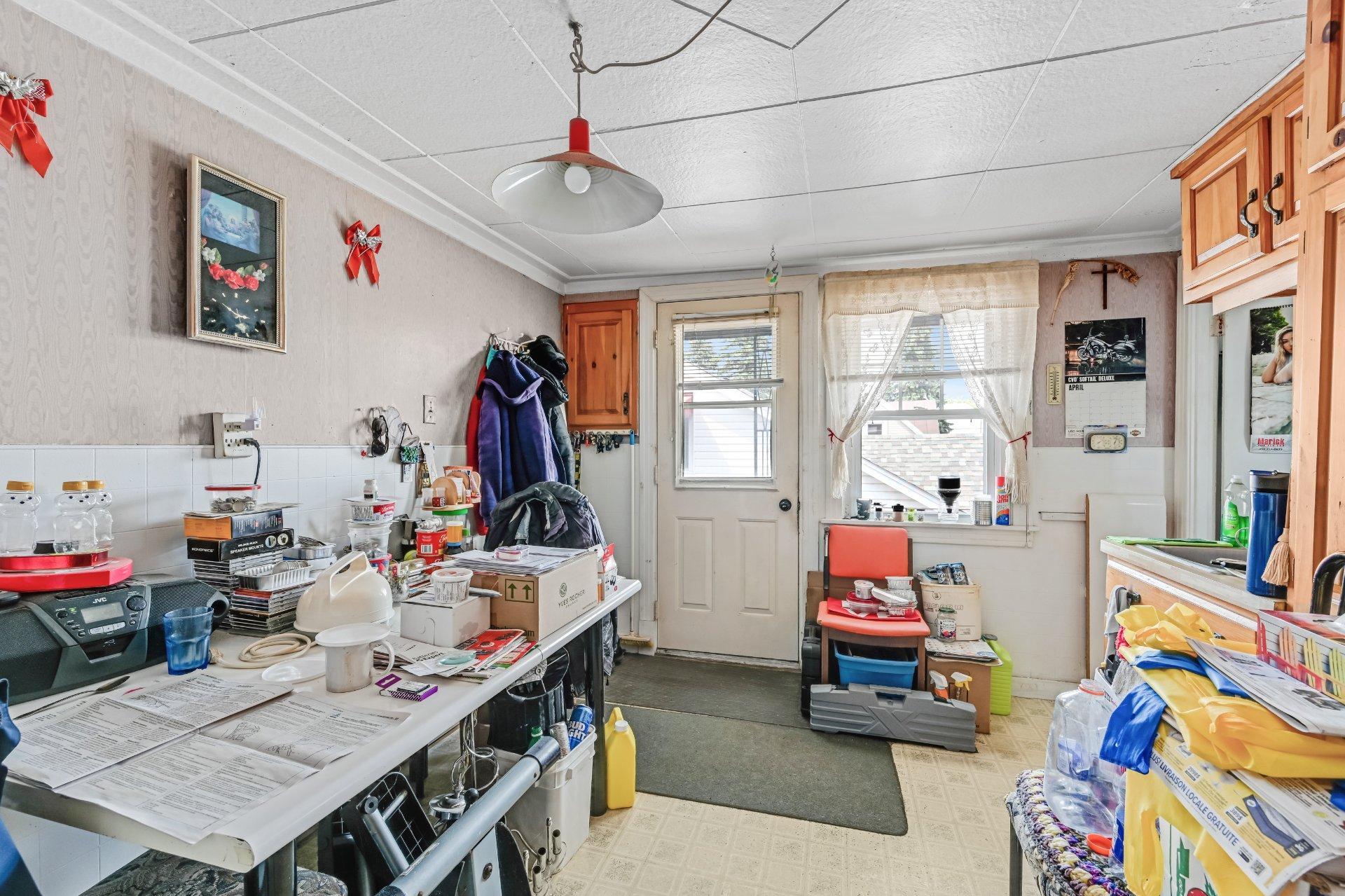 









1935

 - 1941


Rue Huot

,
Marieville,




QC
J3M1J8

