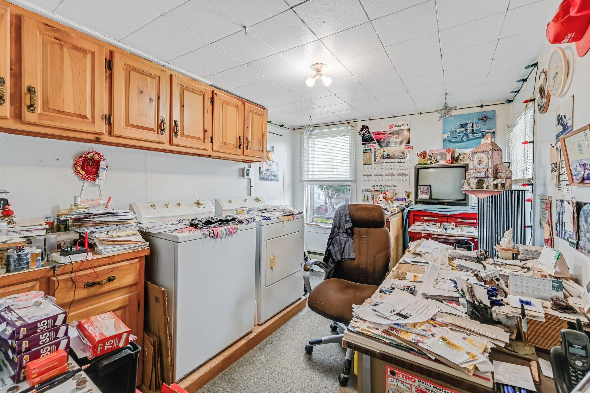 









1935

 - 1941


Rue Huot

,
Marieville,




QC
J3M1J8

