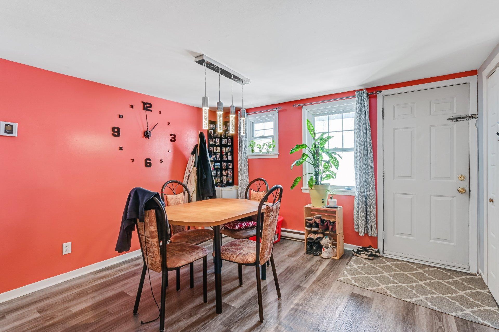 









1935

 - 1941


Rue Huot

,
Marieville,




QC
J3M1J8

